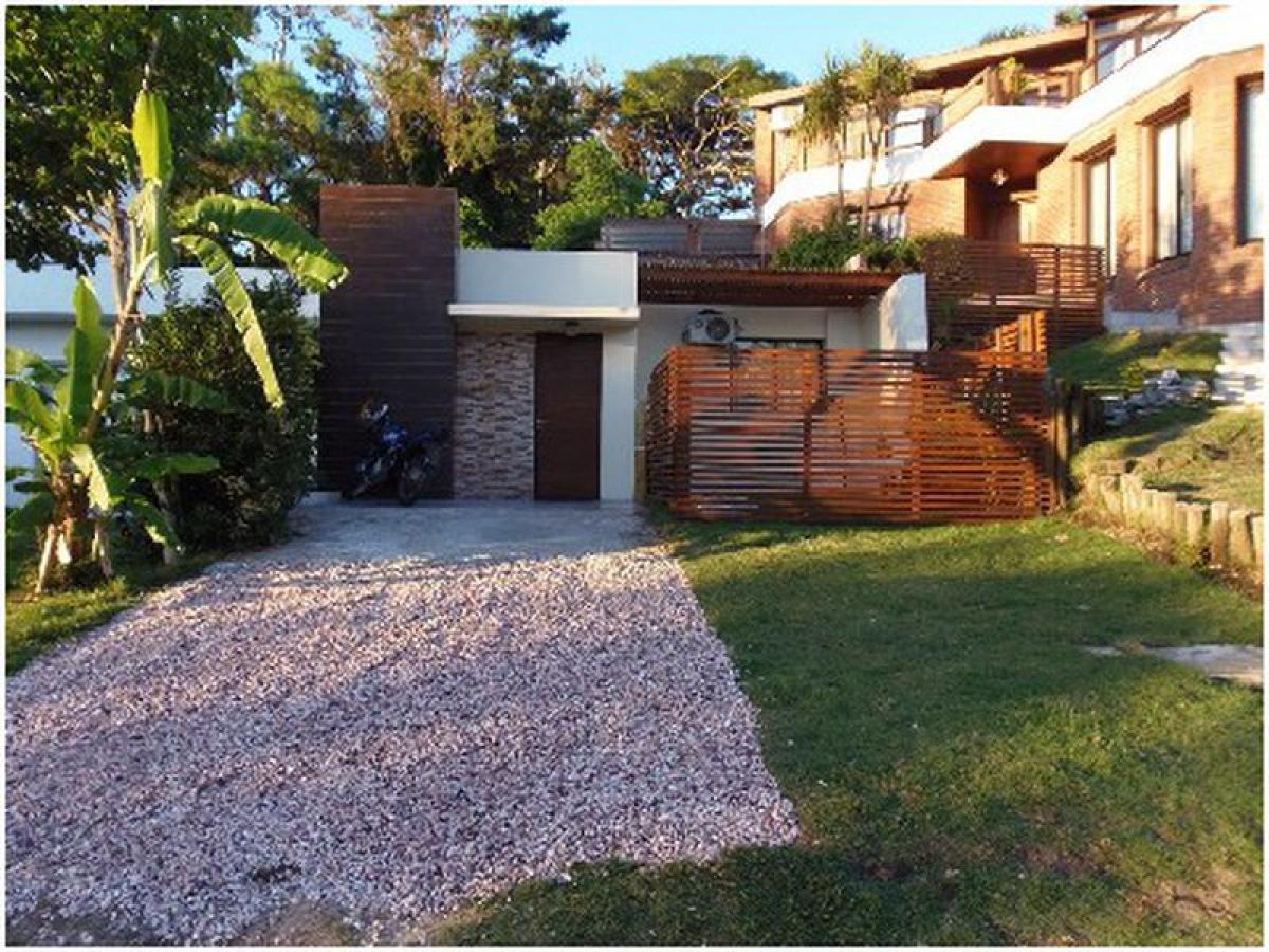 3 bedrooms House in Maldonado, Uruguay No. 5475