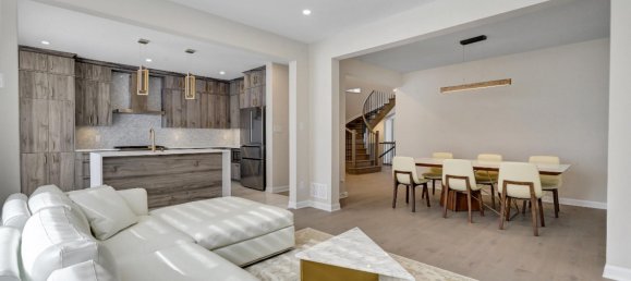 4 bedrooms House in Ottawa, Canada No. 217 4