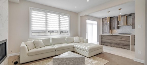 4 bedrooms House in Ottawa, Canada No. 217 3