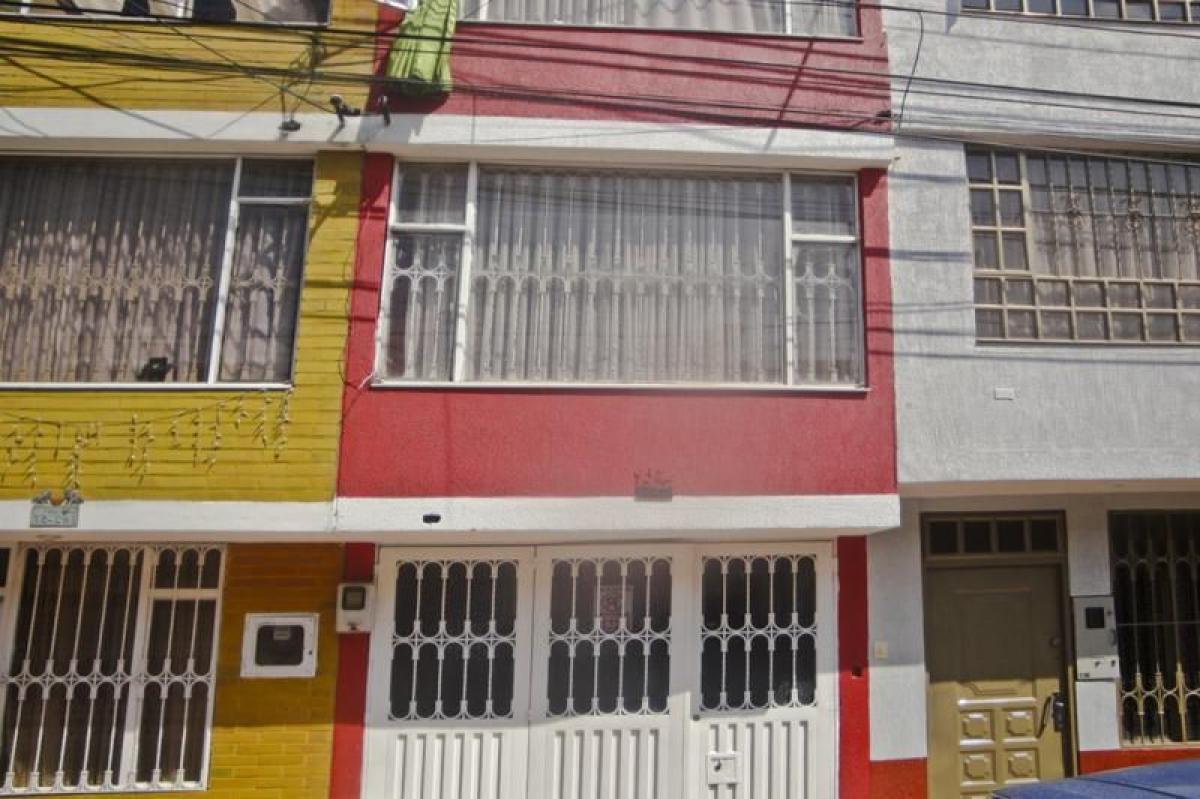 3 bedrooms House in Bogota, Colombia No. 10183