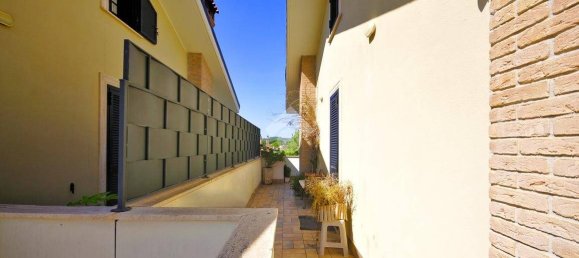 5 rooms House in Marino, Italy No. 336632 31