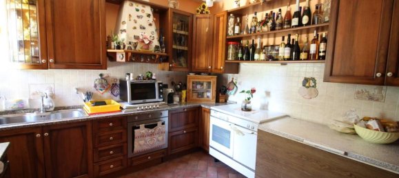 8 rooms House in Montespertoli, Italy No. 19102 4