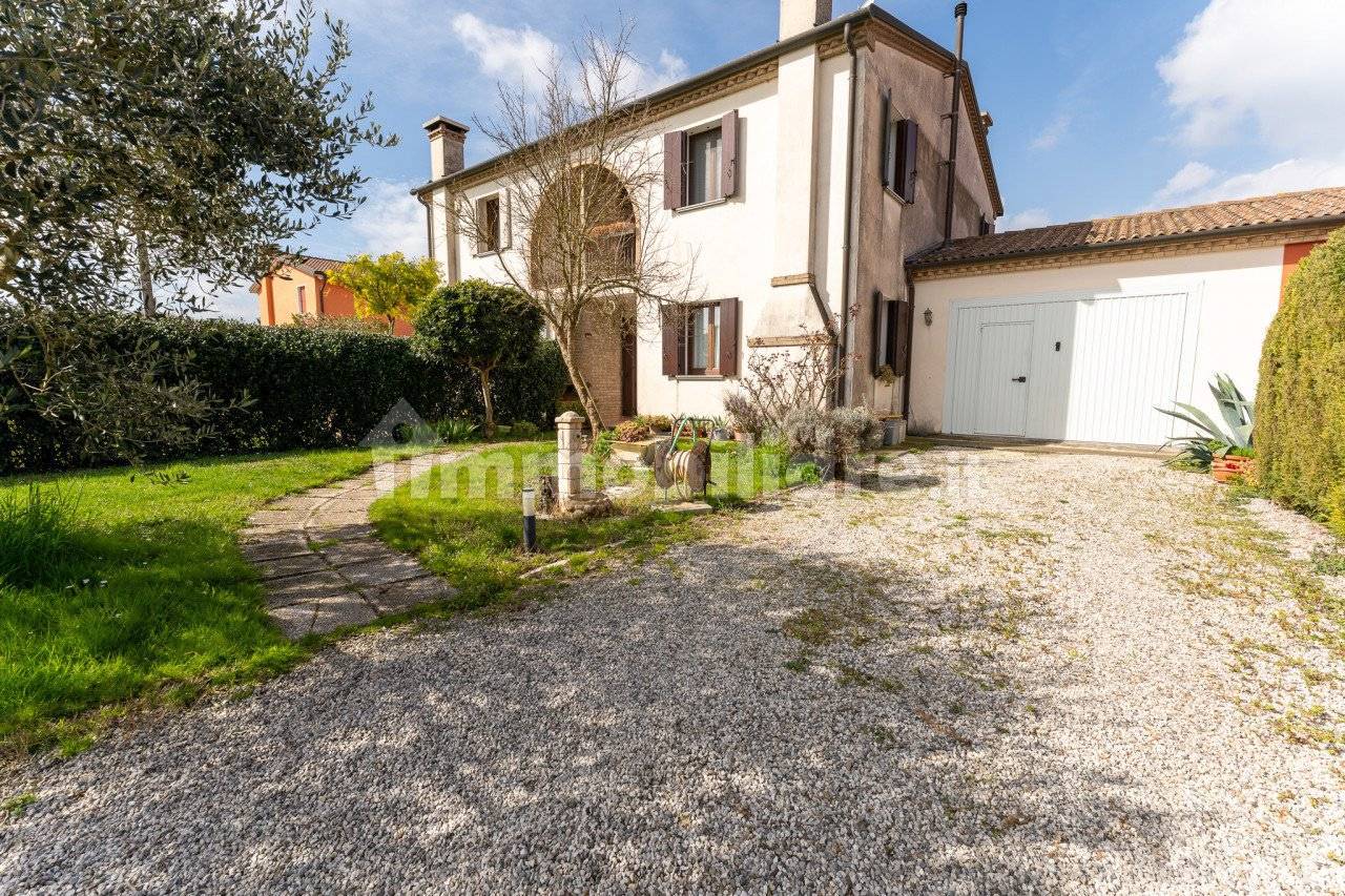 3 bedrooms Villa in Codevigo, Italy No. 59247