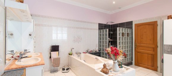 Casa de 5 dormitorios en Vierzon, France No. 234666 6