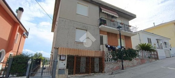 4-salle Appartement à Atri, Italy No. 72473 27