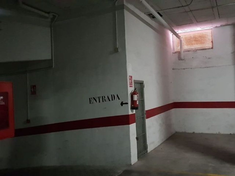 Garage à Torrevieja, Spain 23m² No. 189169