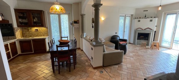 Apartamento de 2 habitaciónes en Alzano Lombardo, Italy No. 268575 10