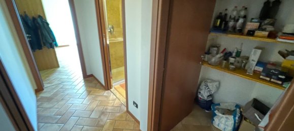 Apartamento de 2 habitaciónes en Alzano Lombardo, Italy No. 268575 11