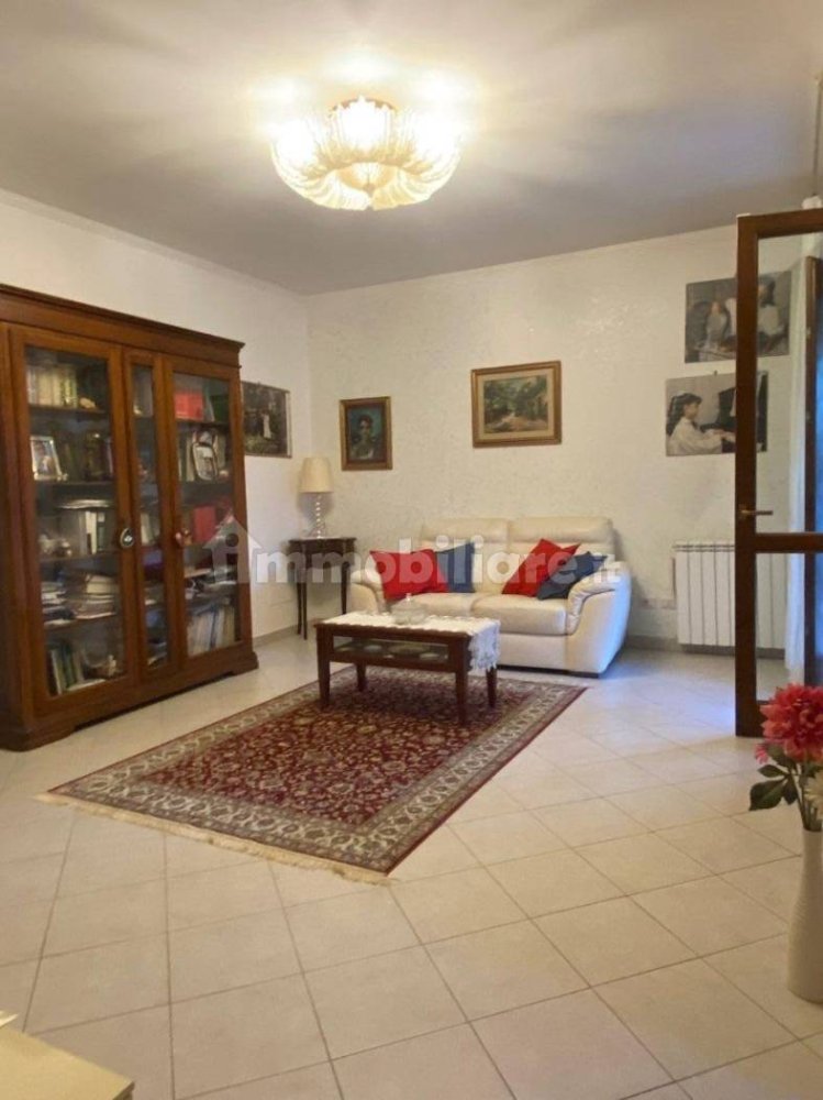 3 bedrooms Villa in Rome, Italy No. 375280