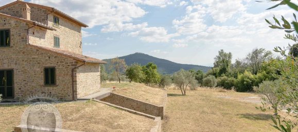 8 rooms House in Cortona, Italy No. 122458 3