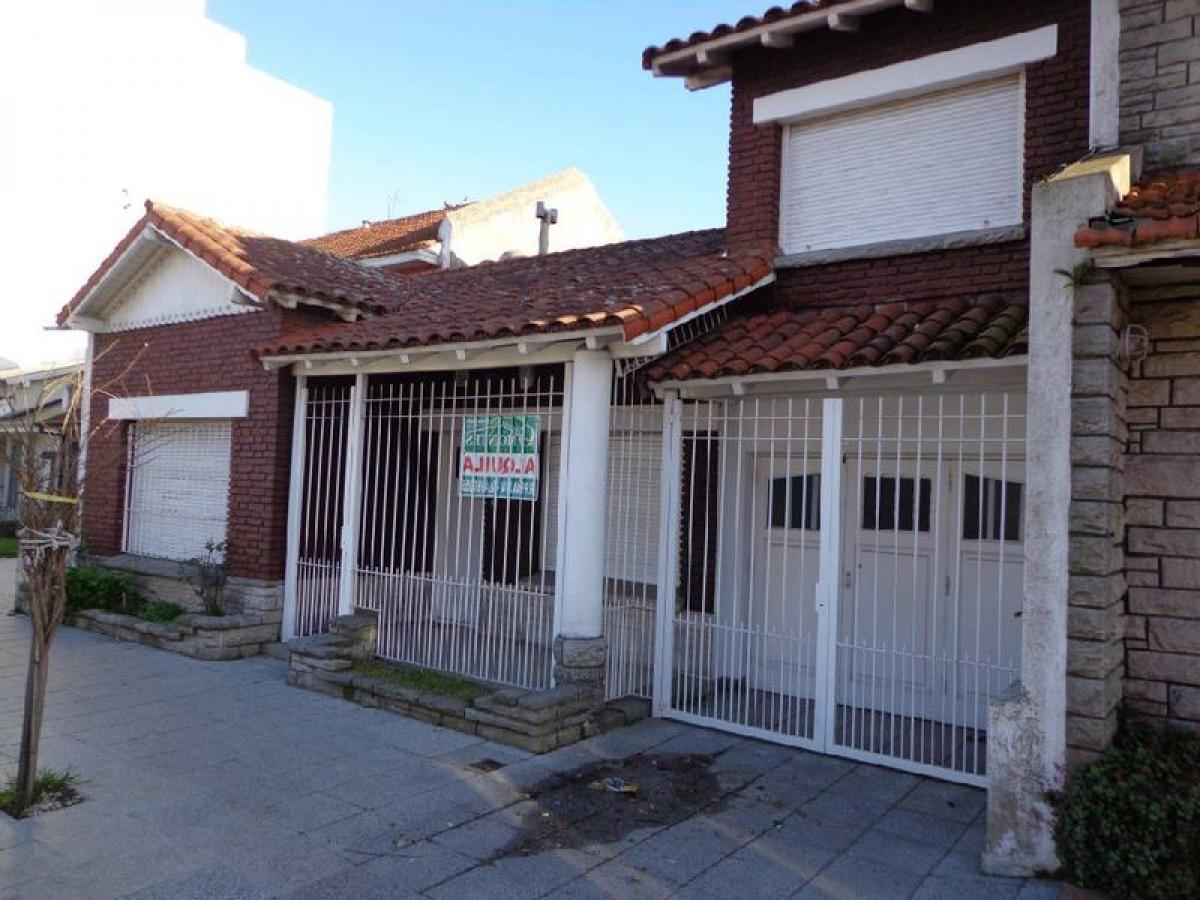 3 bedrooms House in Mar del Plata, Argentina No. 82353