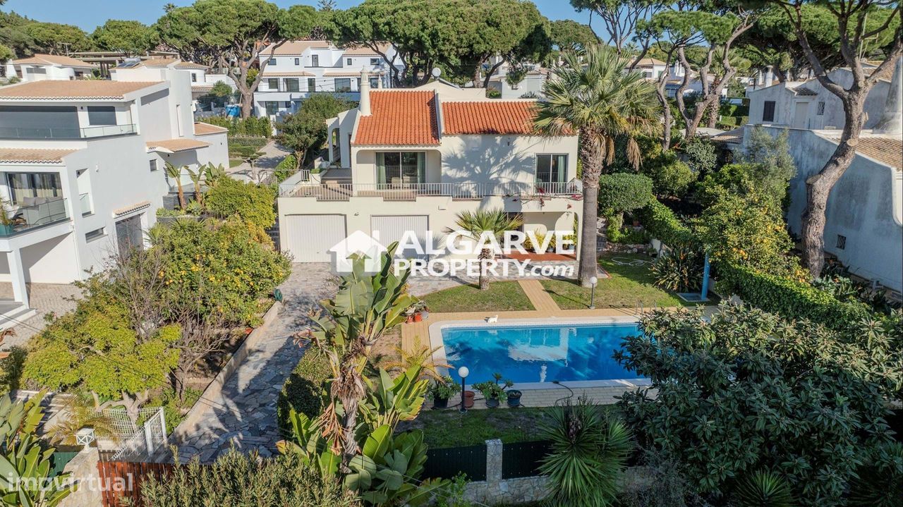 4 غرف نوم فيلا في Quarteira, Portugal رقم 100468