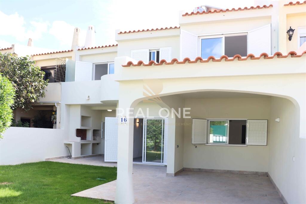 3 bedrooms Villa in Albufeira, Portugal No. 202675
