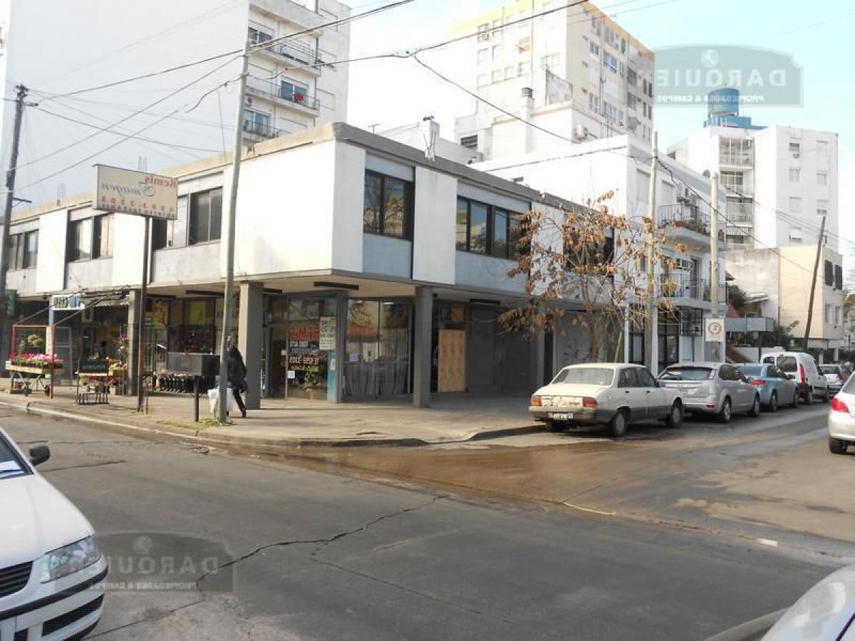 280m² Office in Almirante Brown, Argentina No. 109934