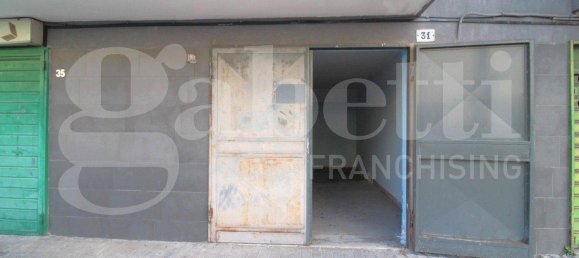 17m² Garage in Arzano, Italy No. 257522 2