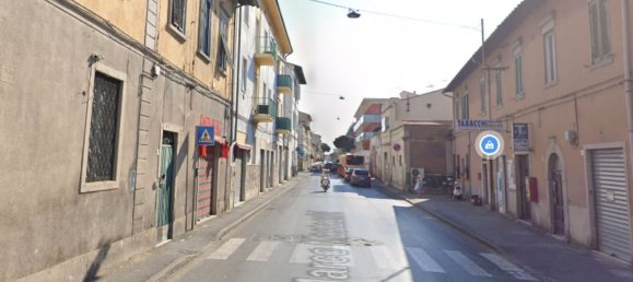 6 rooms Apartment in Livorno, Italy No. 42858 2