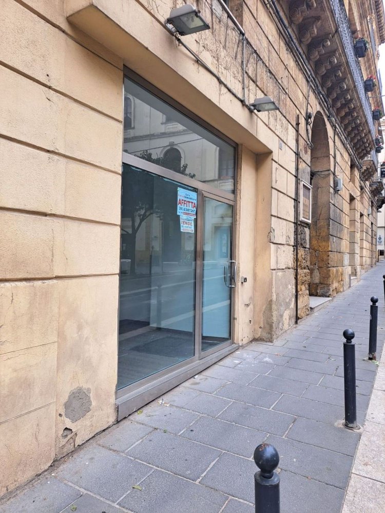 Gewerbliche Immobilie in Caltanissetta, Italy 52m², Nr. 141742