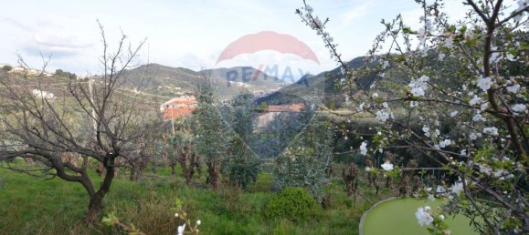 4 bedrooms House in Magliolo, Italy No. 36929 49