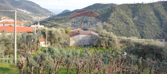 4 bedrooms House in Magliolo, Italy No. 36929 46