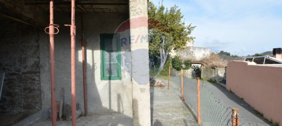 4 bedrooms House in Magliolo, Italy No. 36929 6