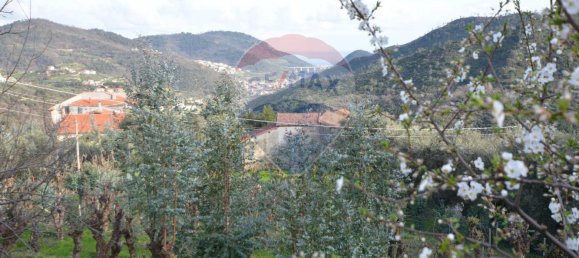 4 bedrooms House in Magliolo, Italy No. 36929 47