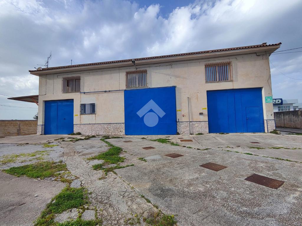 1غرفة مستودع في Carini, Italy رقم 142995