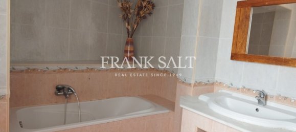 4 bedrooms House in Luqa, Malta No. 11690 12