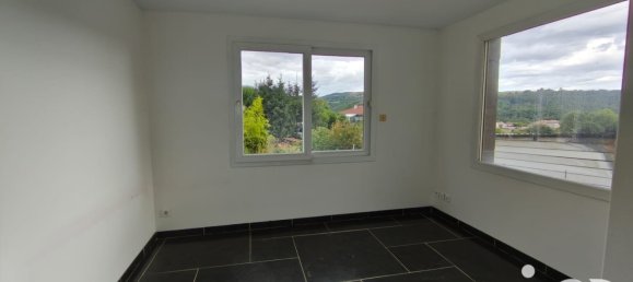 2 Schlafzimmer Gebäude in Sorbiers, France, Nr. 358549 3
