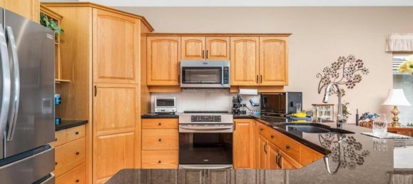 3 bedrooms House in British Columbia, Canada No. 1246 4