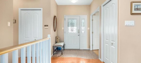 3 bedrooms House in British Columbia, Canada No. 1246 2