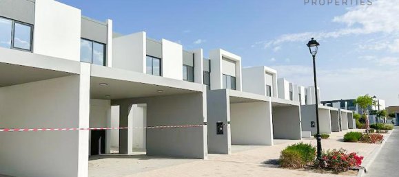 Villa T3 em Dubai Land, UAE N.º 56294 2