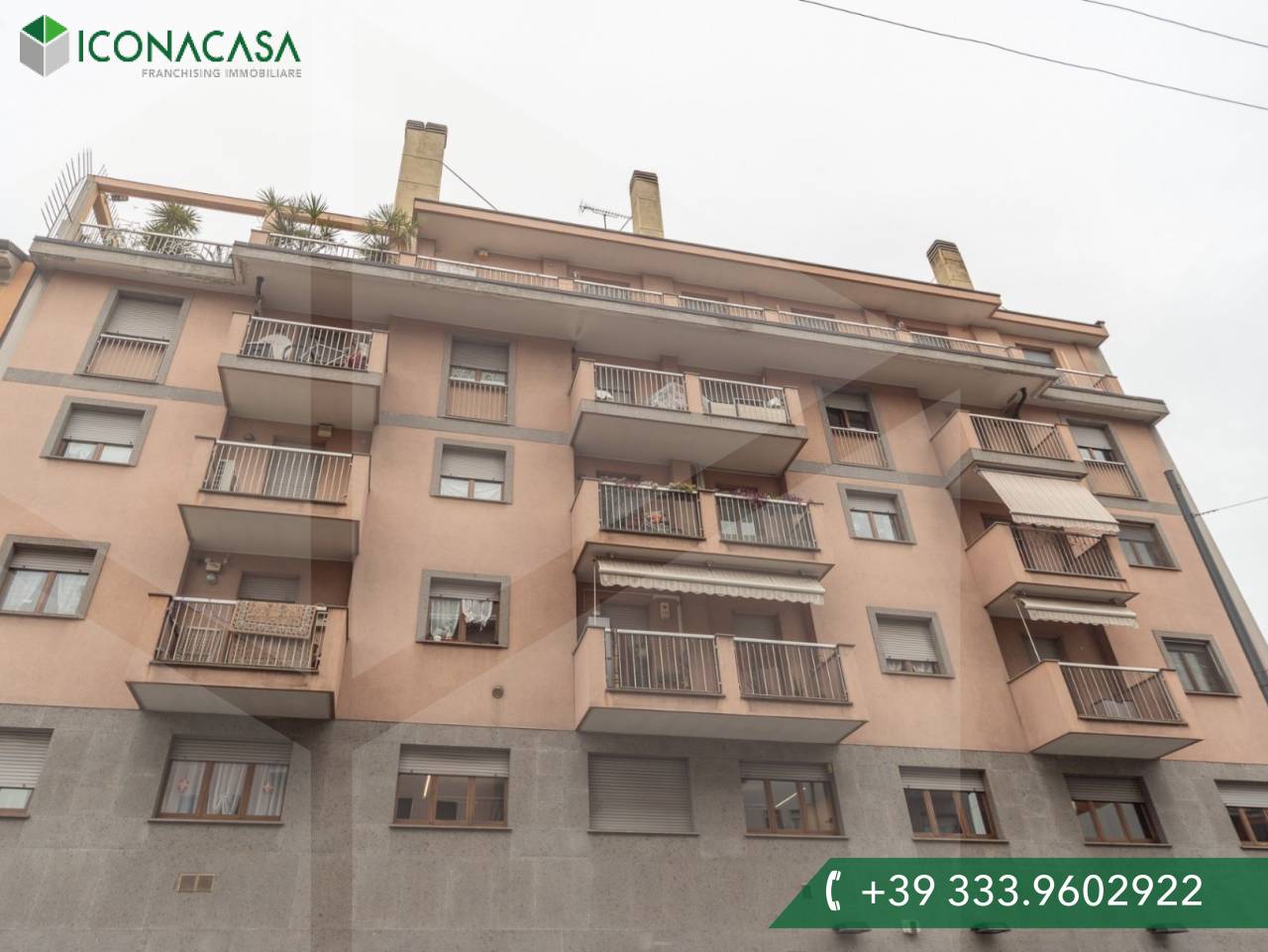 Apartamento de 3 habitaciónes en Milan, Italy No. 242079