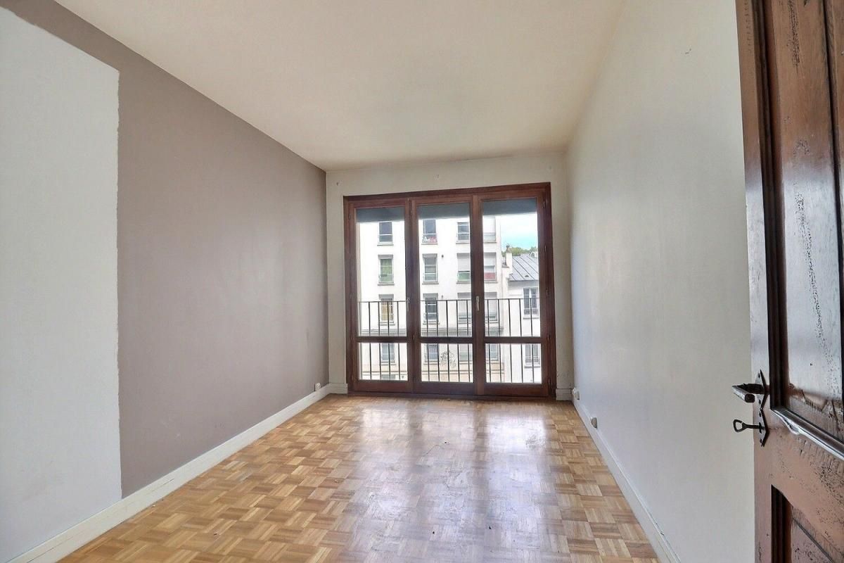 2 bedrooms Apartment in Paris, France No. 188887