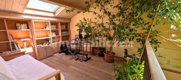 2 bedrooms House in Trieste, Italy No. 285592 3