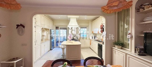 4 bedrooms Apartment in Rome, Italy No. 396939 9