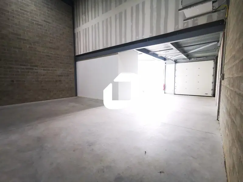  مستودع في Bussy-Saint-Martin, France 200متر مربع رقم 302447