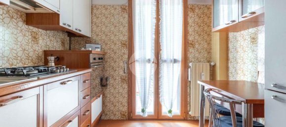 2 bedrooms Apartment in Milan, Italy No. 356616 7