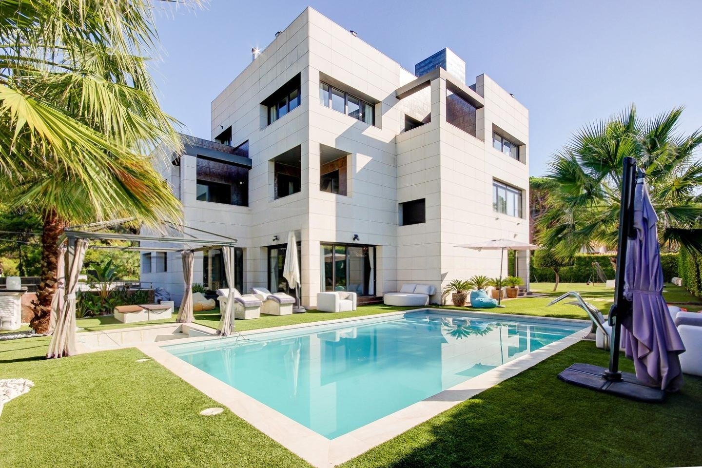 8 bedrooms House in Gava, Spain No. 289440