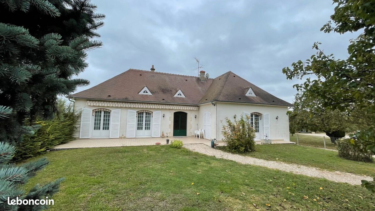 3 غرف نوم قلاع في La Vernelle, France رقم 231256