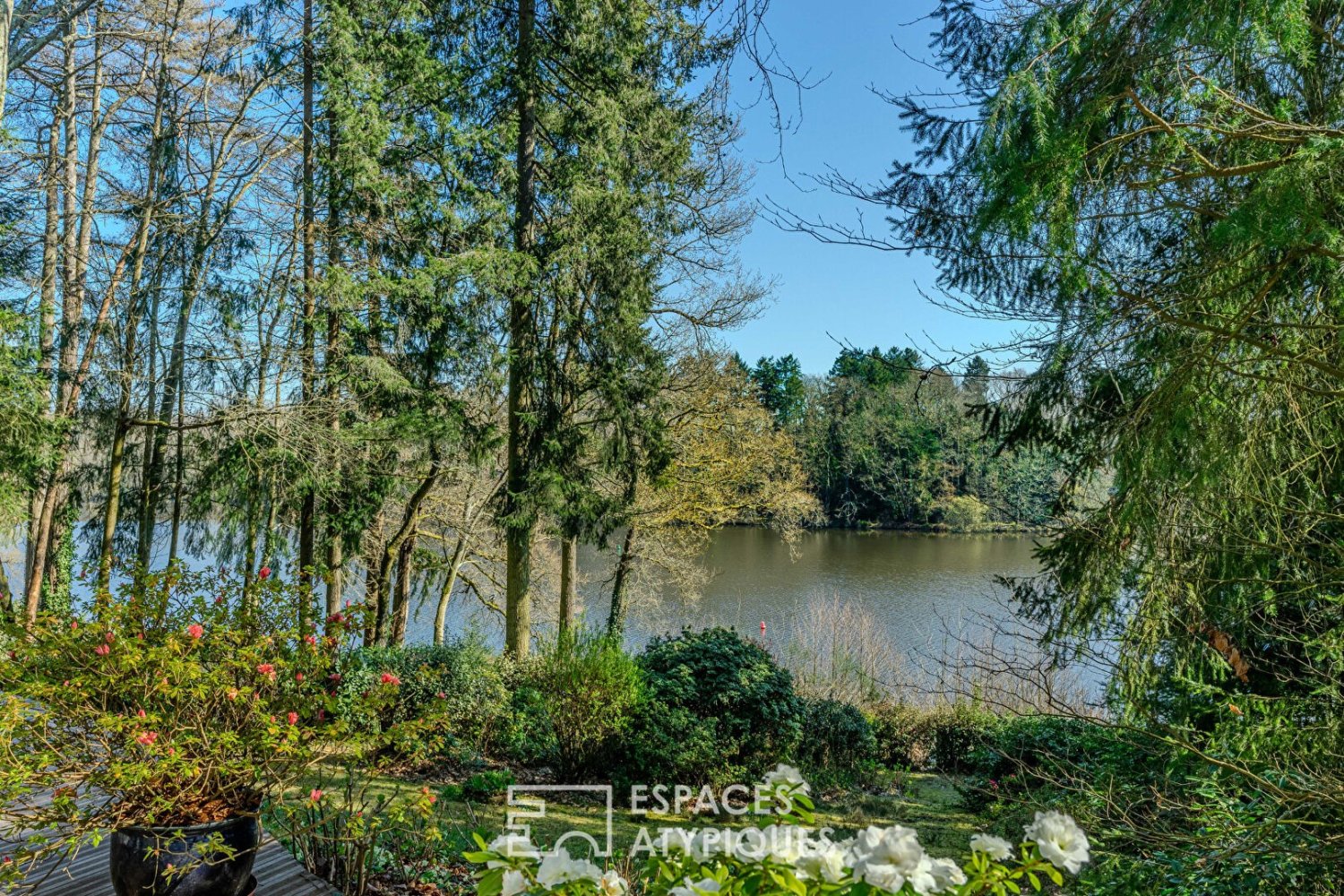 4 bedrooms Castles in La Chapelle-sur-Erdre, France No. 102942