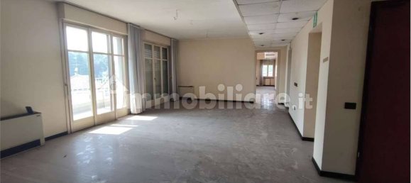 5 rooms Warehouse in Gallarate, Italy No. 187173 4