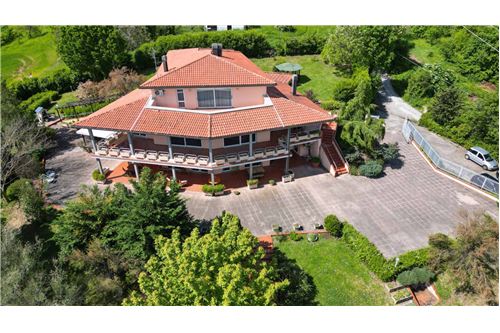 24-salle Villa à Fabriano, Italy No. 279251