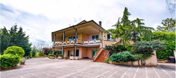 24-salle Villa à Fabriano, Italy No. 279251 39