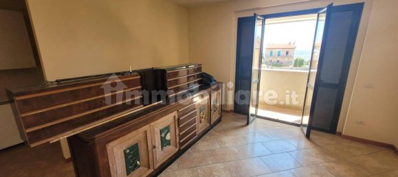 Apartamento de 3 dormitorios en Perugia, Italy No. 80368 9