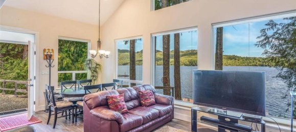 3 bedrooms House in British Columbia, Canada No. 232 3