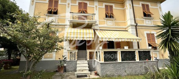 3 bedrooms Penthouse in La Spezia, Italy No. 277397 9