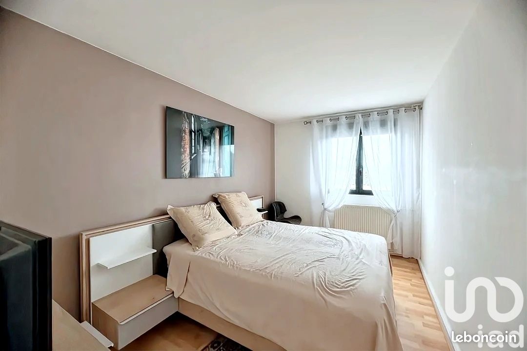 2 bedrooms Apartment in Sens, France No. 285568