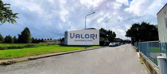 892m² Warehouse in Faenza, Italy No. 170408 3