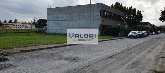 892m² Warehouse in Faenza, Italy No. 170408 4