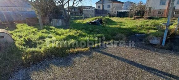 Almacén de 3 habitaciónes en Serravalle a Po, Italy No. 157451 8